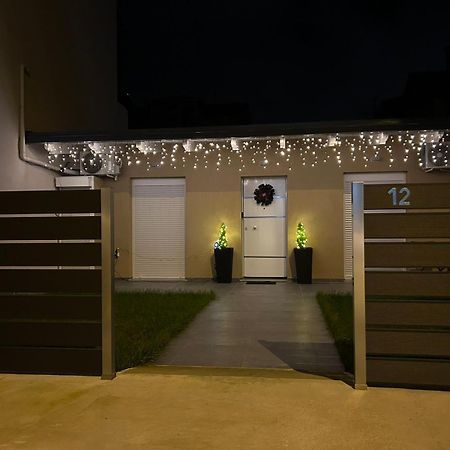 Ria'S Gardenview Apartment ヨアニナ エクステリア 写真