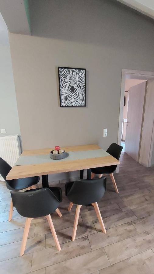 Ria'S Gardenview Apartment ヨアニナ エクステリア 写真